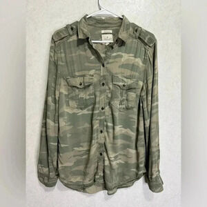 AMERICAN EAGLE OUTFITTERS Camo Boyfriend Fit Button Down Cover-up Shirt Medium
